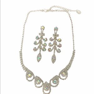 Silver Elegant Necklace and Earring Tear drop set